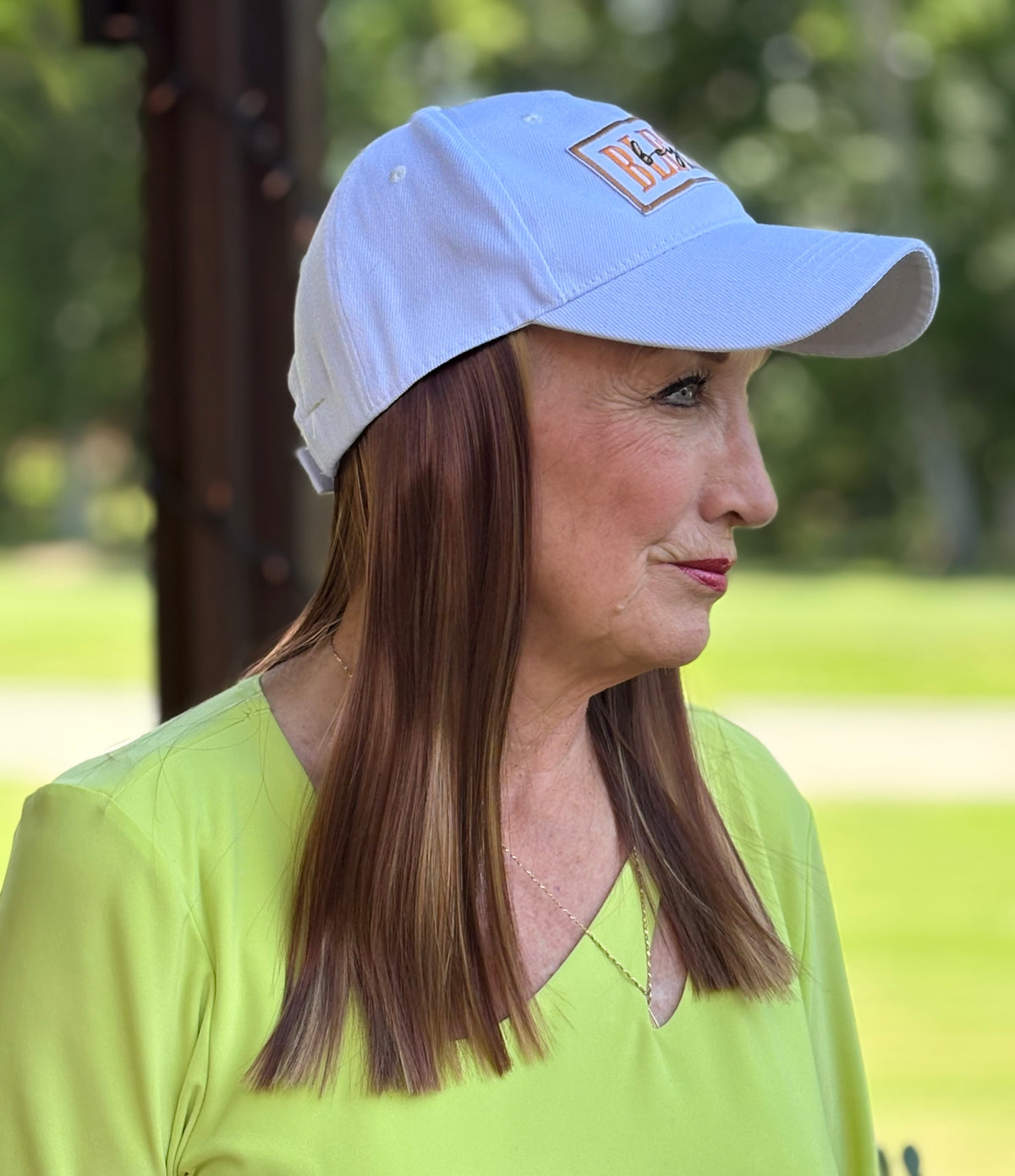 WHITE VELCRO ADJUSTABLE BASEBALL CAP/ SYNTHETIC HAIR