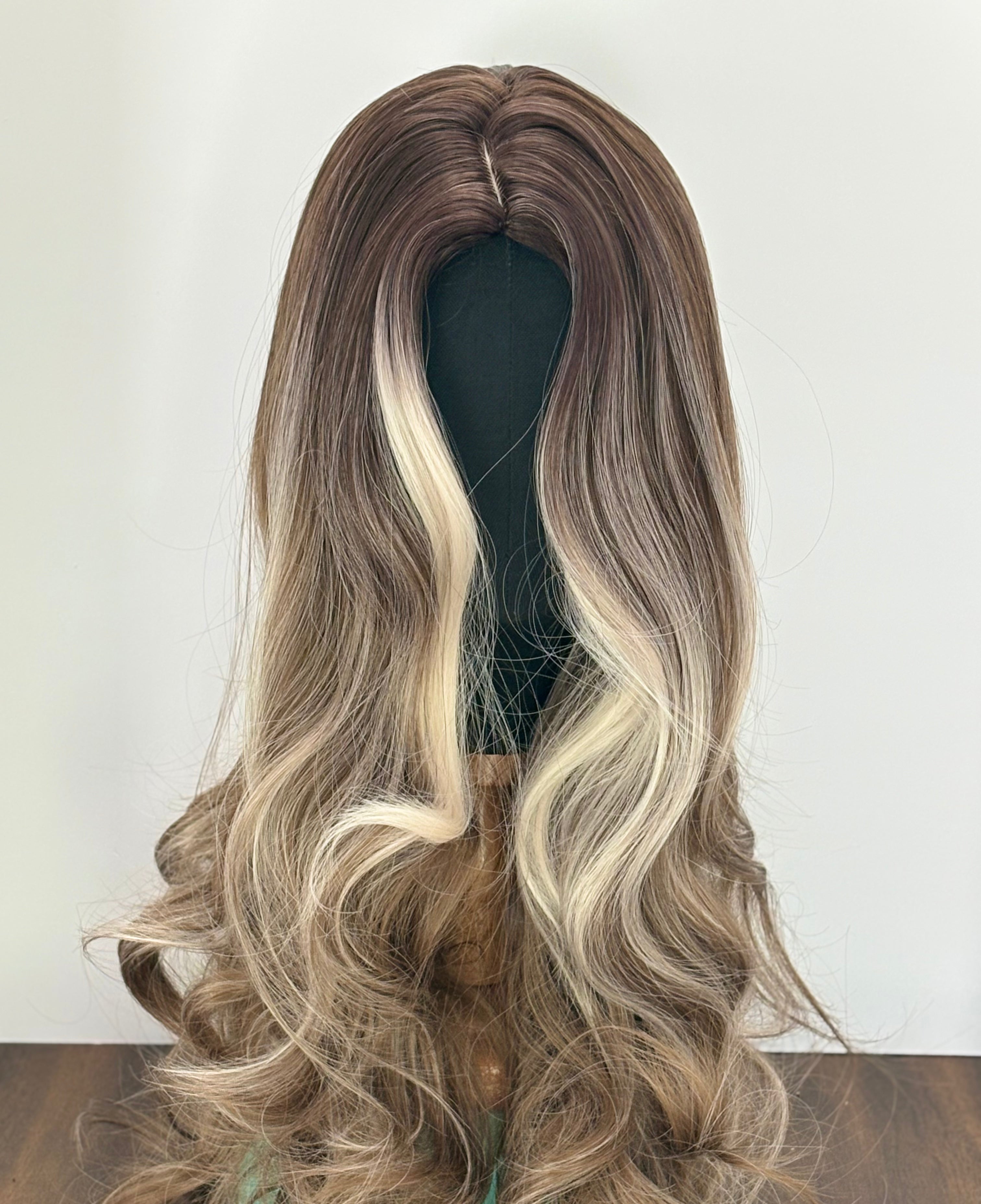 MIA SYNTHETIC FIBER WIG