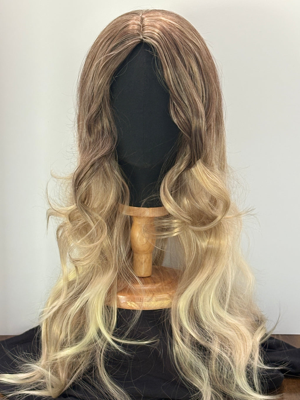 CHLOE SYNTHETIC WIG