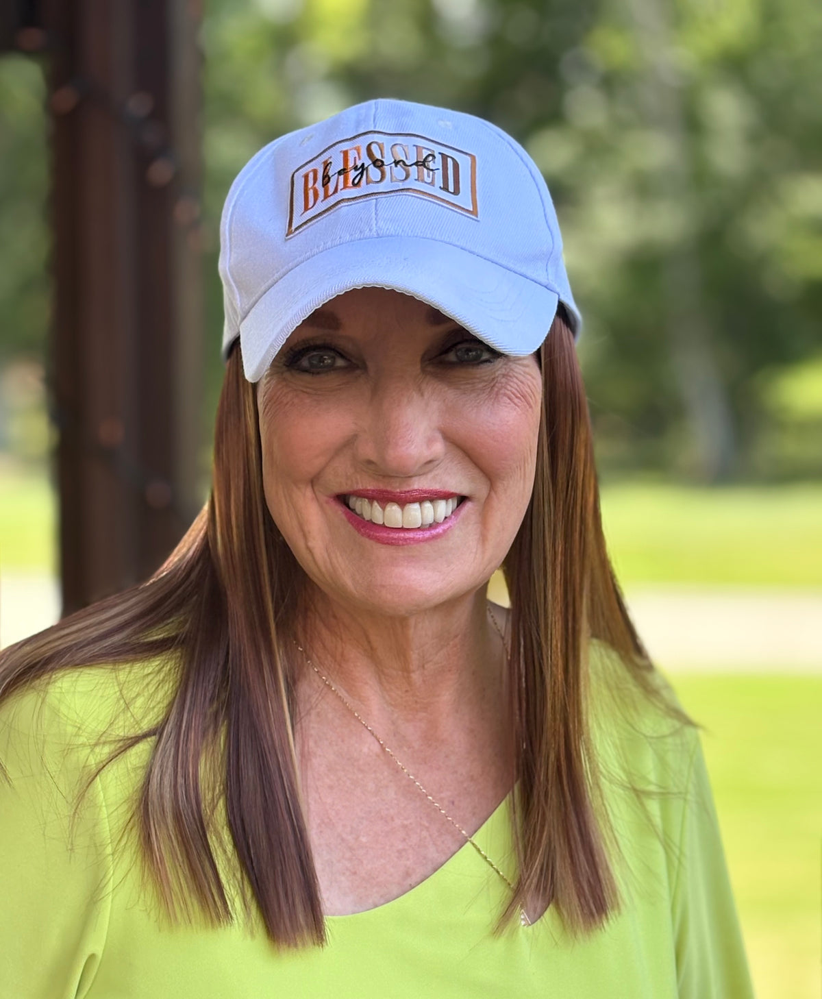 WHITE VELCRO ADJUSTABLE BASEBALL CAP/ SYNTHETIC HAIR