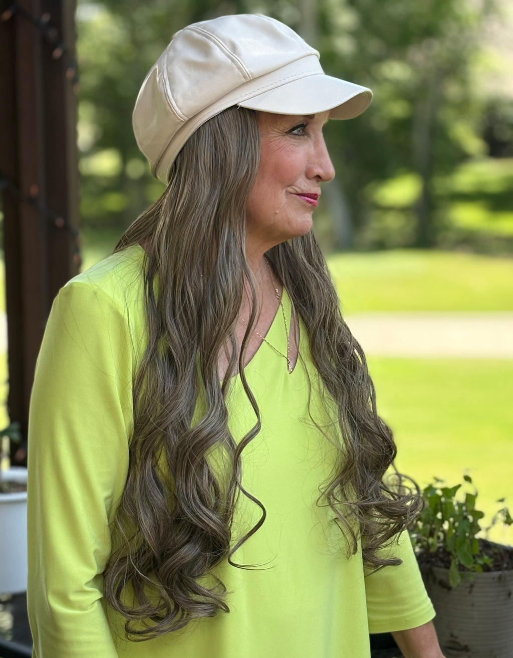 CREAM PAPERBOY HAT/ SYNTHETIC HAIR