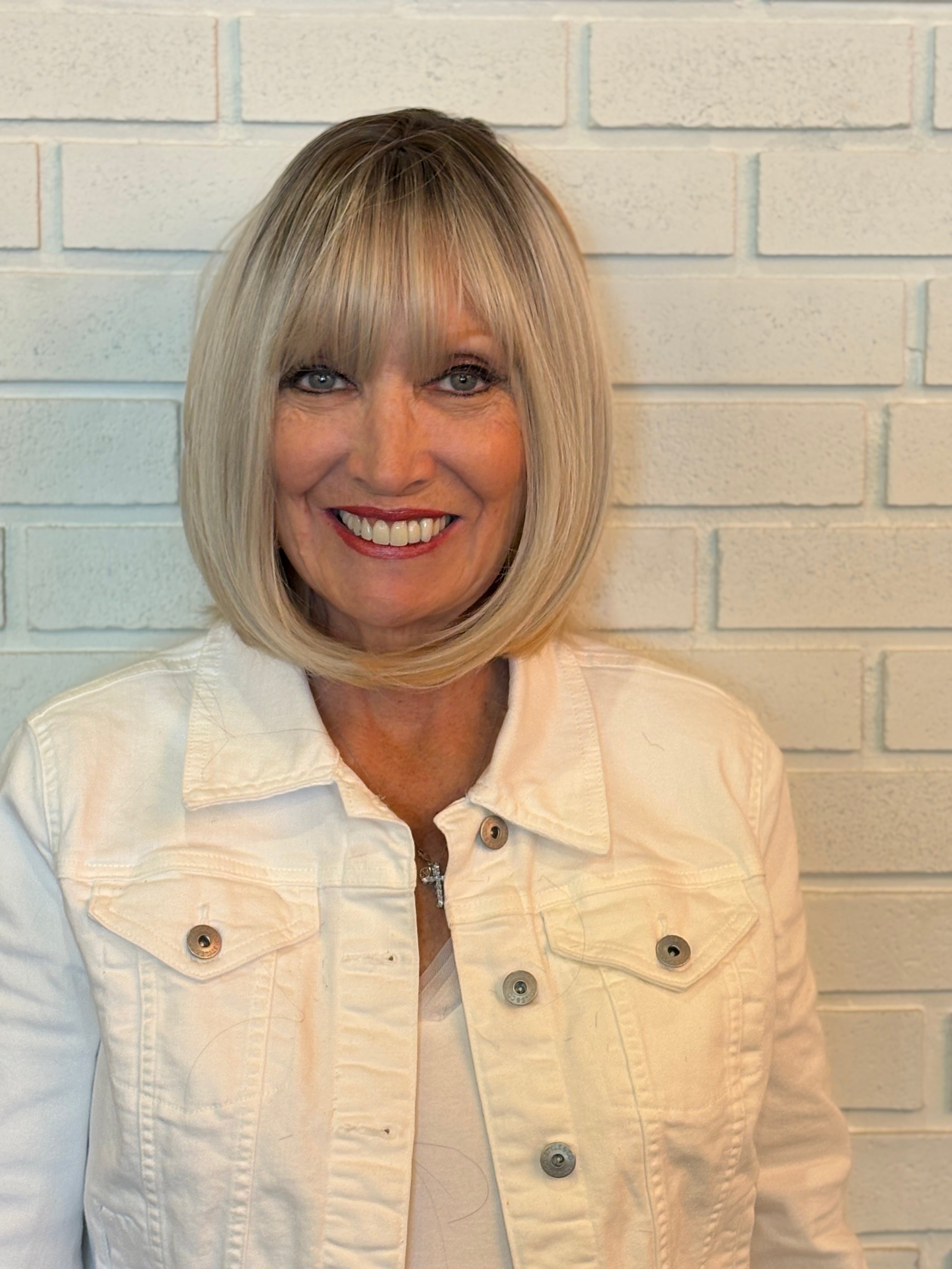 AVERY SYNTHETIC FIBER WIG